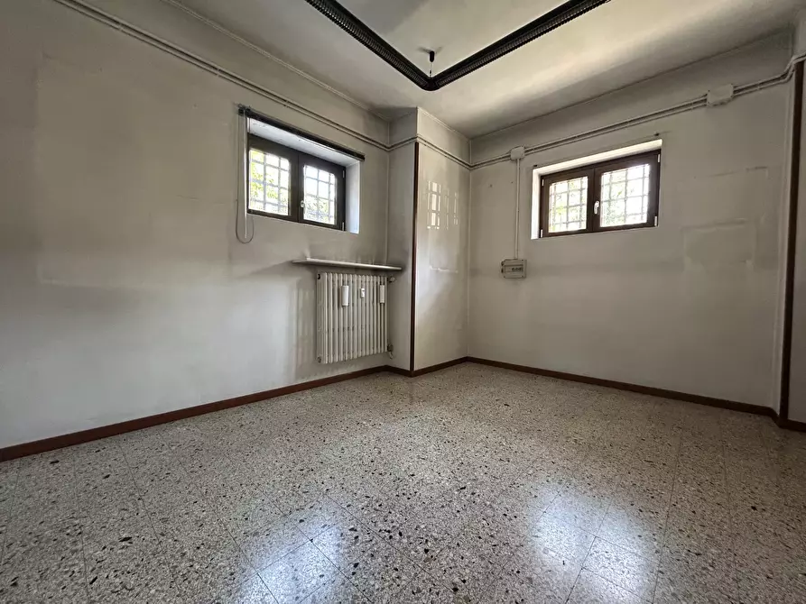 Immagine 10 di Locale commerciale in affitto  in Via Pietrino Belli 65 a Torino