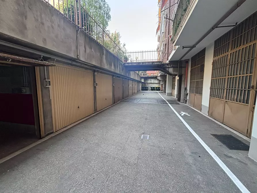 Immagine 7 di Garage in vendita  in Via Albenga 22 a Torino