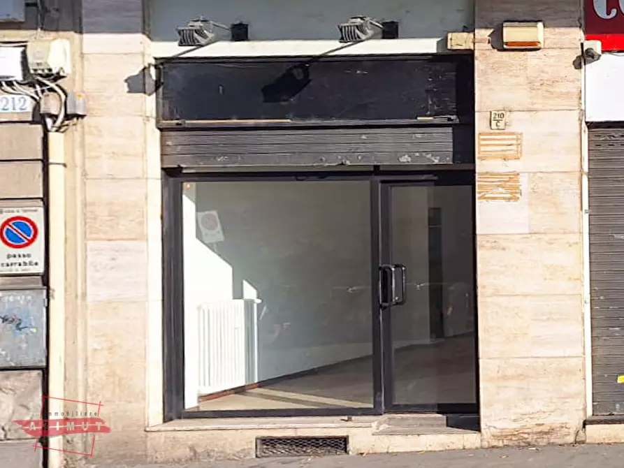 Immagine 8 di Locale commerciale in vendita  in Corso Vercelli 210 a Torino