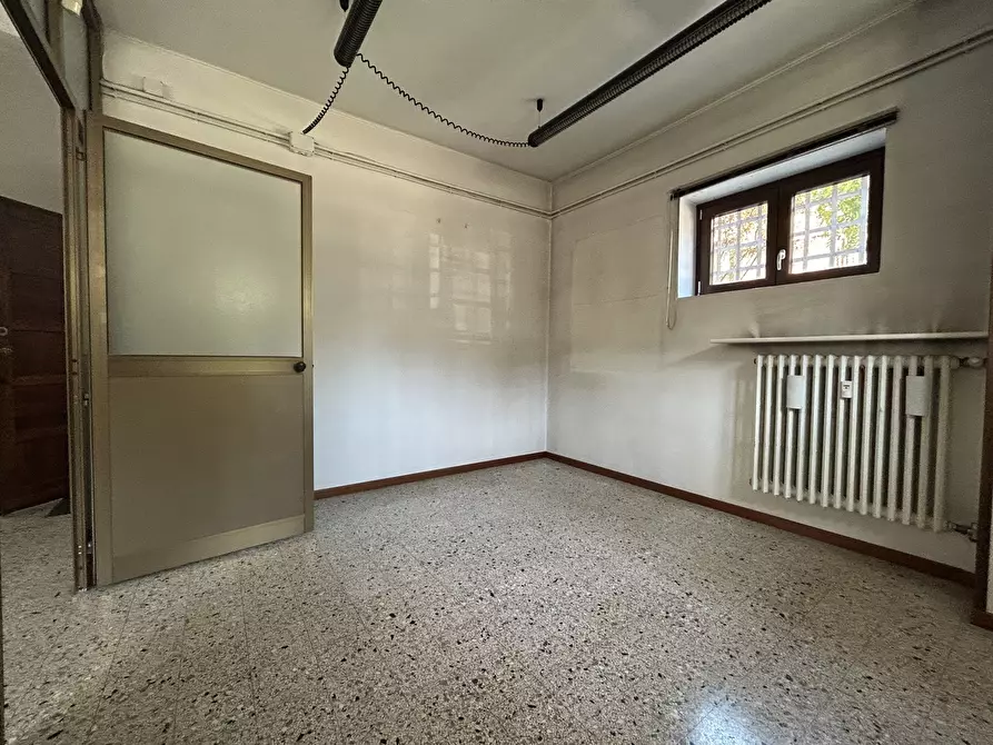 Immagine 9 di Locale commerciale in affitto  in Via Pietrino Belli 65 a Torino