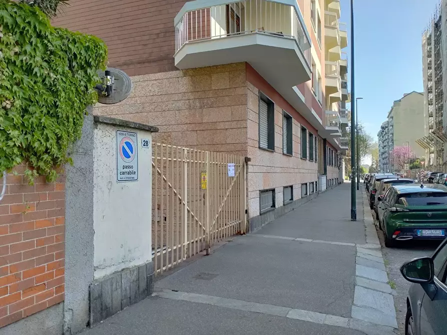 Immagine 3 di Garage in affitto  in Via Gianfrancesco Re 28 a Torino