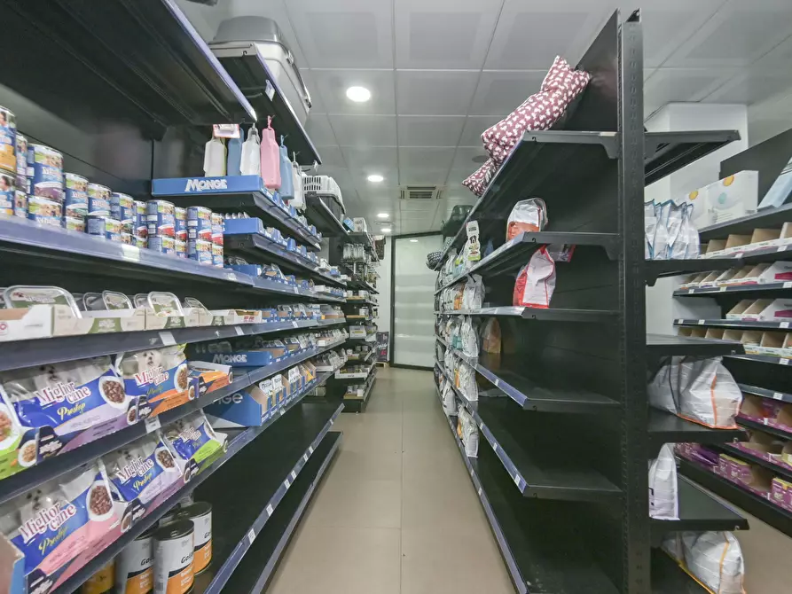 Immagine 16 di Locale commerciale in affitto  in piazza respighi 5 a Torino