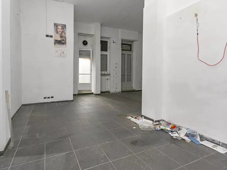 Immagine 12 di Locale commerciale in vendita  in via emanuel 22 a Torino