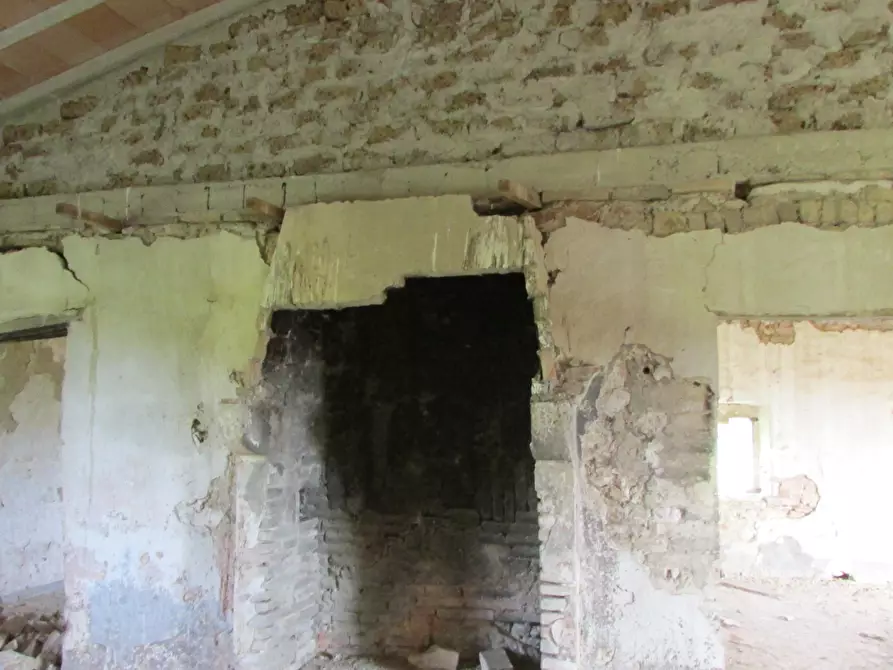 Immagine 9 di Rustico / casale in vendita  a Massa Martana