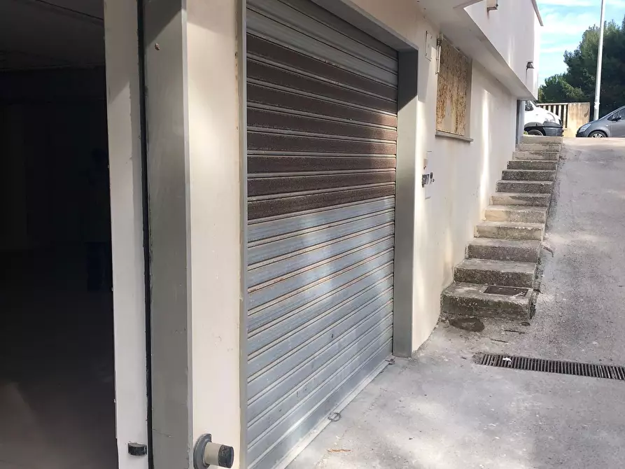 Immagine 1 di Garage in vendita  in Via Ludovico Ariosto 29 a Monopoli