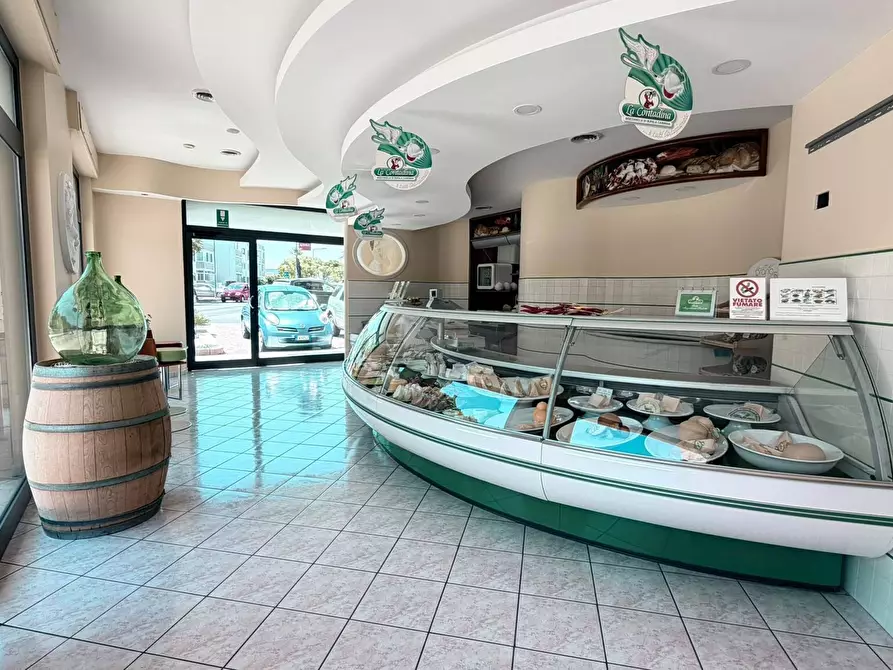 Immagine 3 di Attività commerciale in vendita  in Via Amleto Pesce a Monopoli