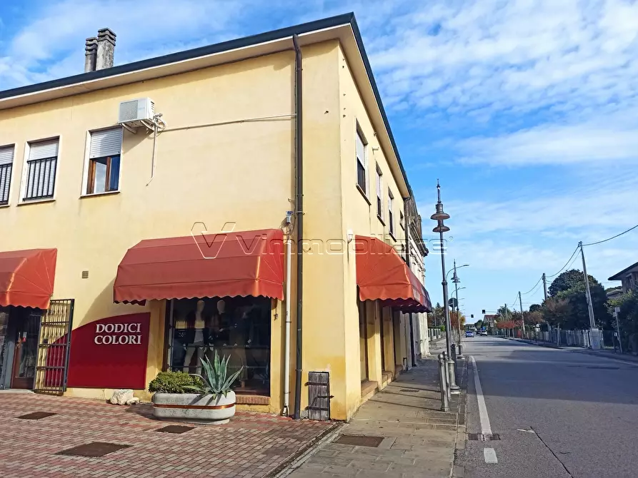 Immagine 3 di Locale commerciale in vendita  in Via G. Matteotti 81 a Poiana Maggiore