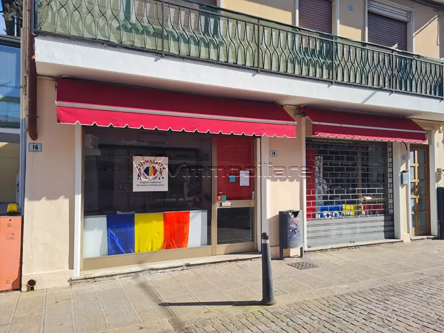 Immagine 3 di Locale commerciale in affitto  in via Roma a Noventa Vicentina