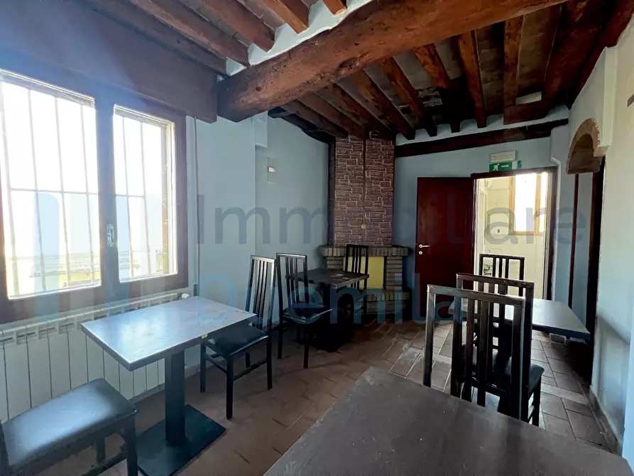 Immagine 11 di Locale commerciale in affitto  a Baricella