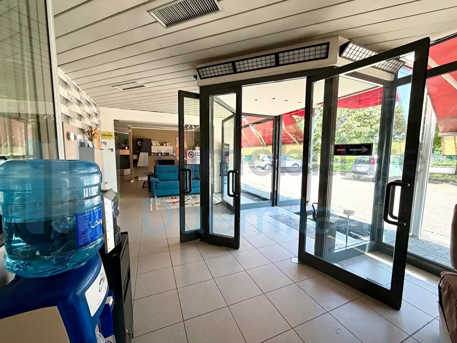 Immagine 29 di Attività commerciale in vendita  a Valsamoggia