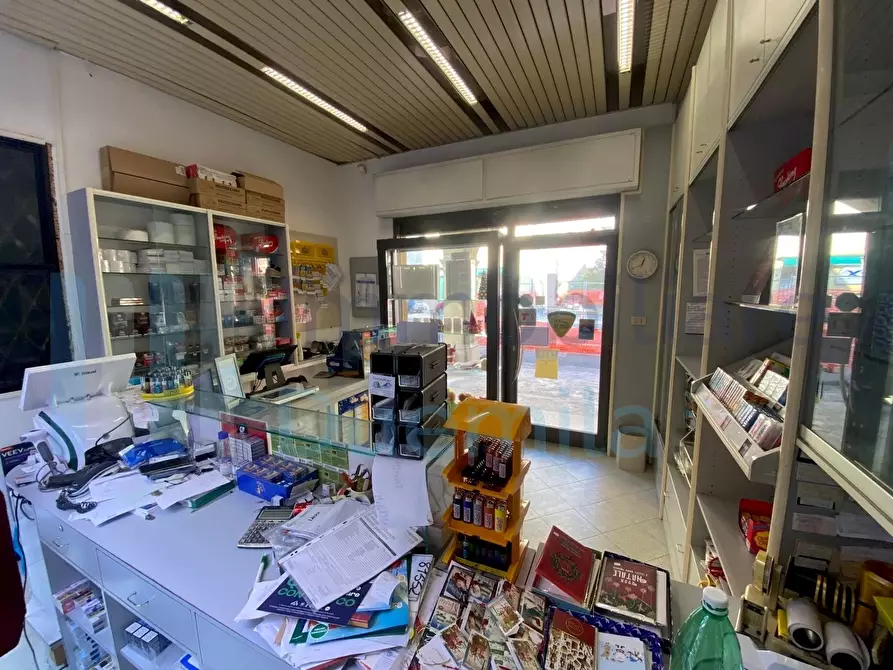 Immagine 6 di Tabaccheria in vendita  a Bologna