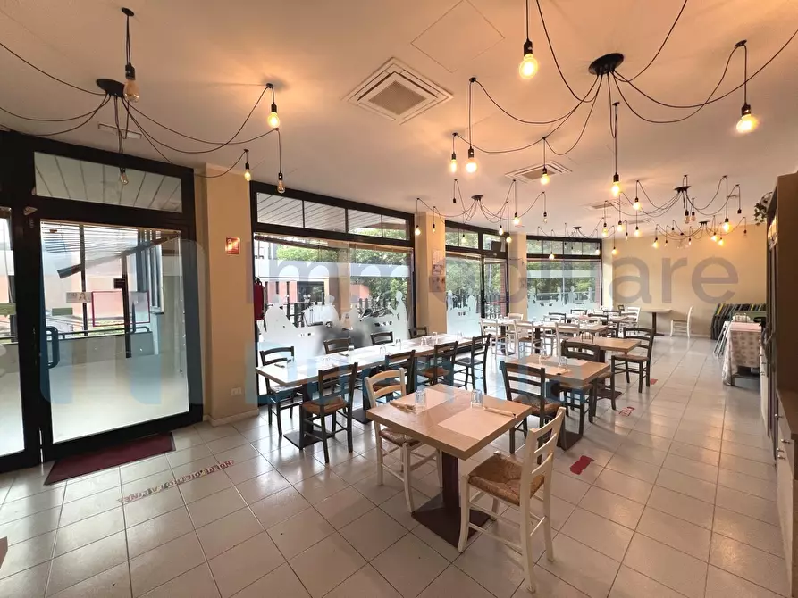 Immagine 1 di Locale commerciale in vendita  a Casalecchio Di Reno