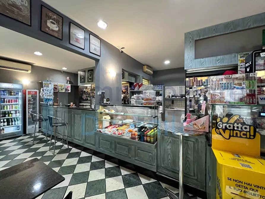 Immagine 2 di Tabaccheria in vendita  a Bologna
