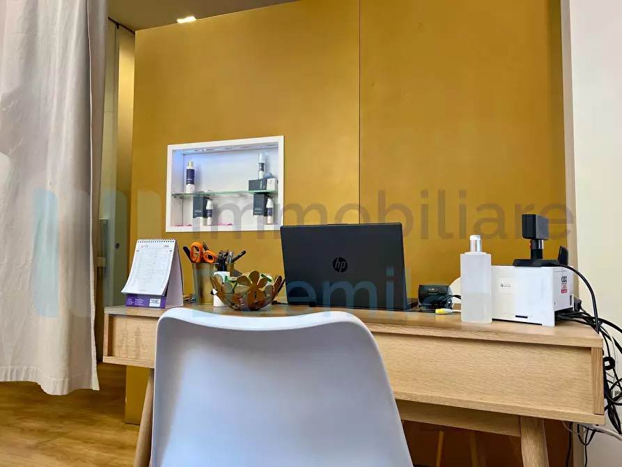 Immagine 4 di Attività artigianale in vendita  a Bologna