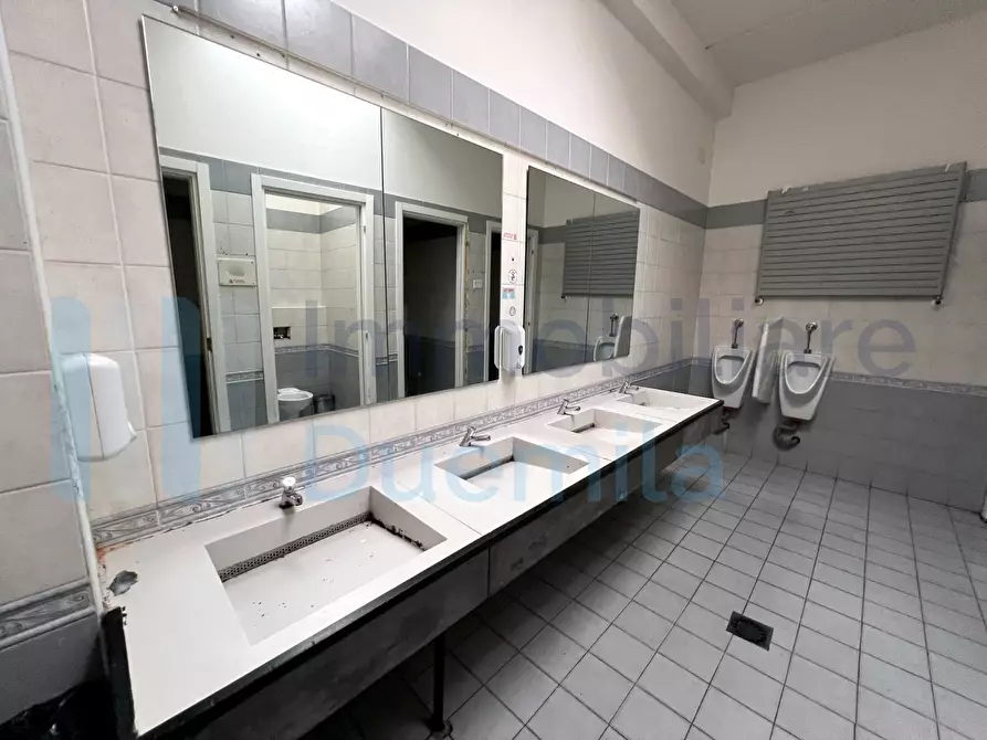 Immagine 20 di Locale commerciale in vendita  a Ozzano Dell'emilia
