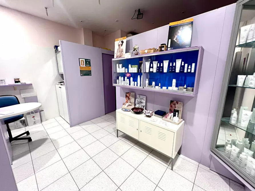 Immagine 4 di Attività artigianale in vendita  a Bologna