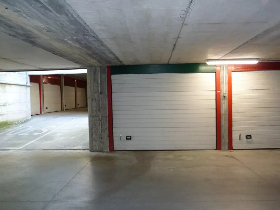 Immagine 14 di Bilocale in affitto  a Desenzano Del Garda