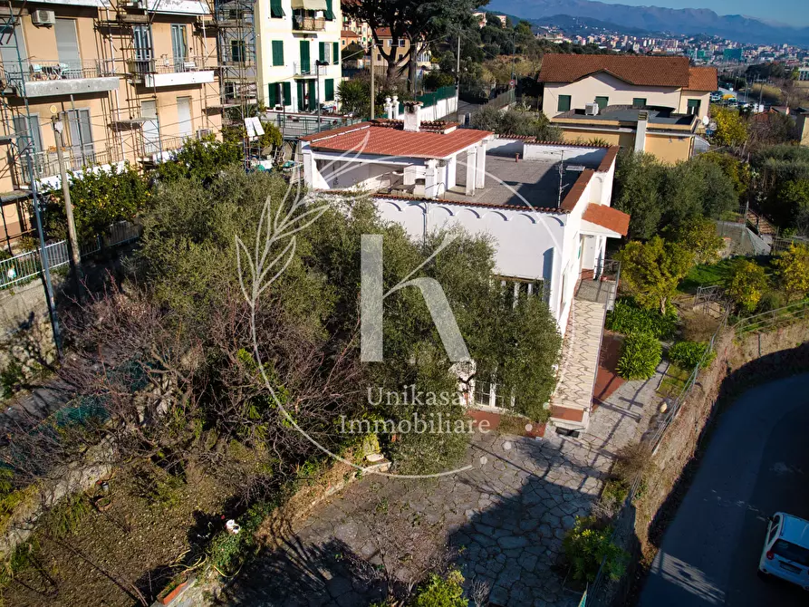 Immagine 3 di Villa in vendita  in Via Bellavista 12 a Savona