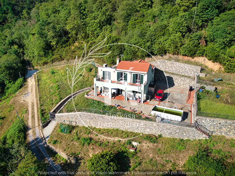 Immagine 1 di Villa in vendita  in Via Parodi a Quiliano