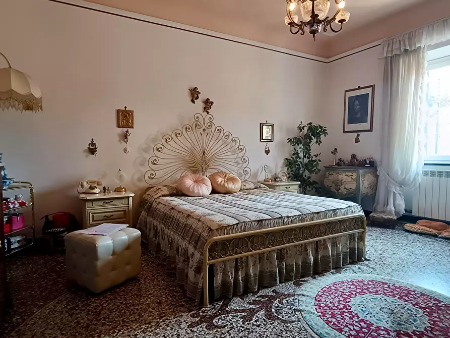 Immagine 17 di Quadrilocale in vendita  in Piazza dei Consoli a Savona