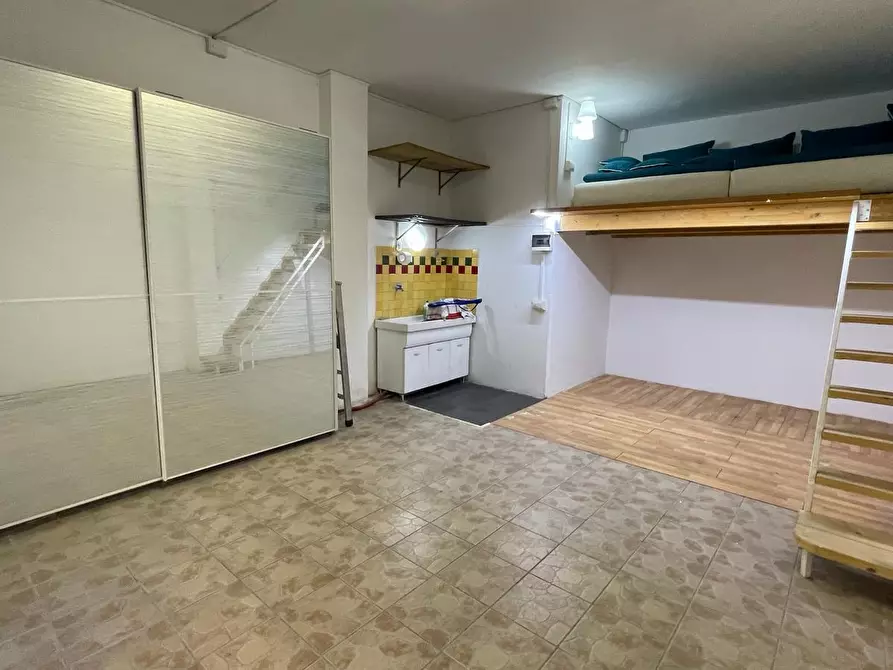 Immagine 11 di Garage in vendita  in Via Privata Olivetta a Savona