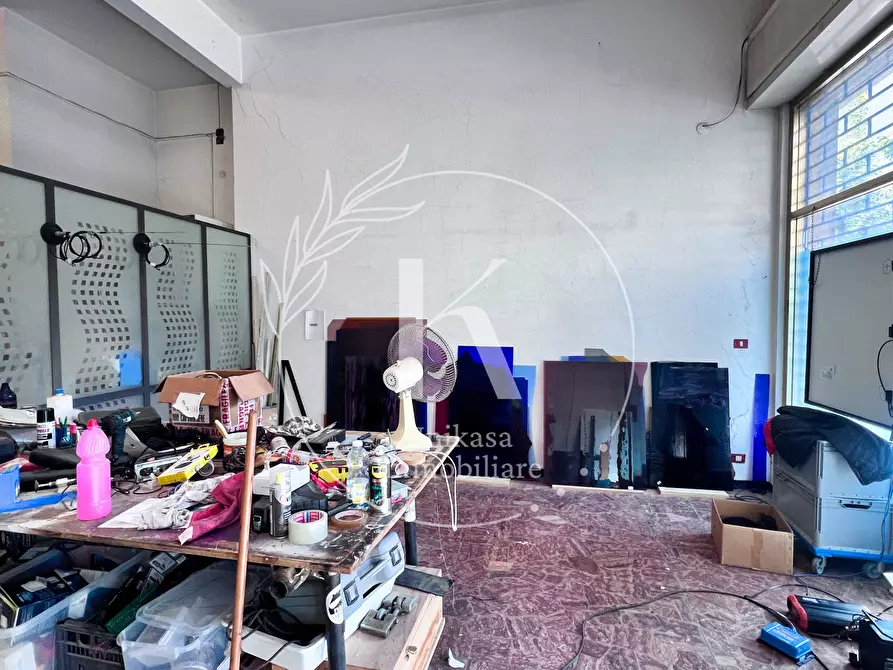 Immagine 8 di Locale commerciale in vendita  in Corso Tardy e Benech a Savona
