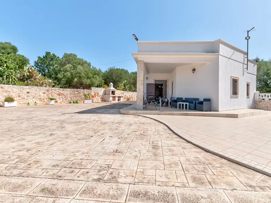 Immagine 2 di Villa in vendita  in Via Provinciale Martina Franca a Ostuni