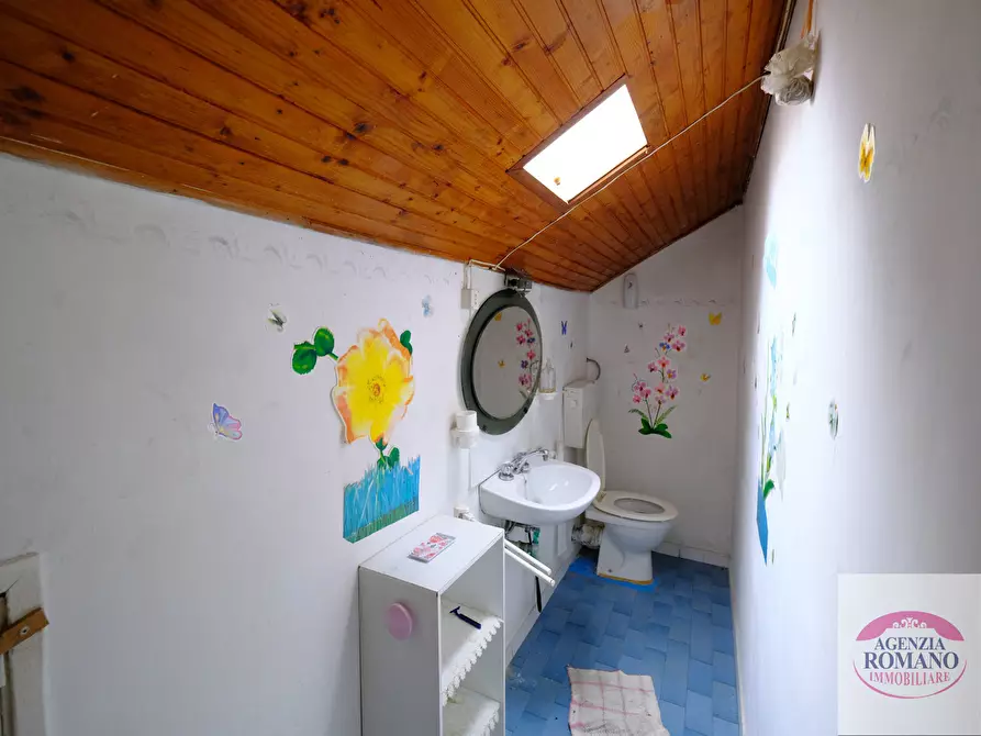 Immagine 11 di Rustico / casale in vendita  a Urbe