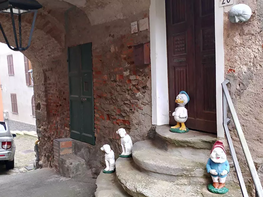 Immagine 2 di Quadrilocale in vendita  in Via al Castello 7 a Pareto