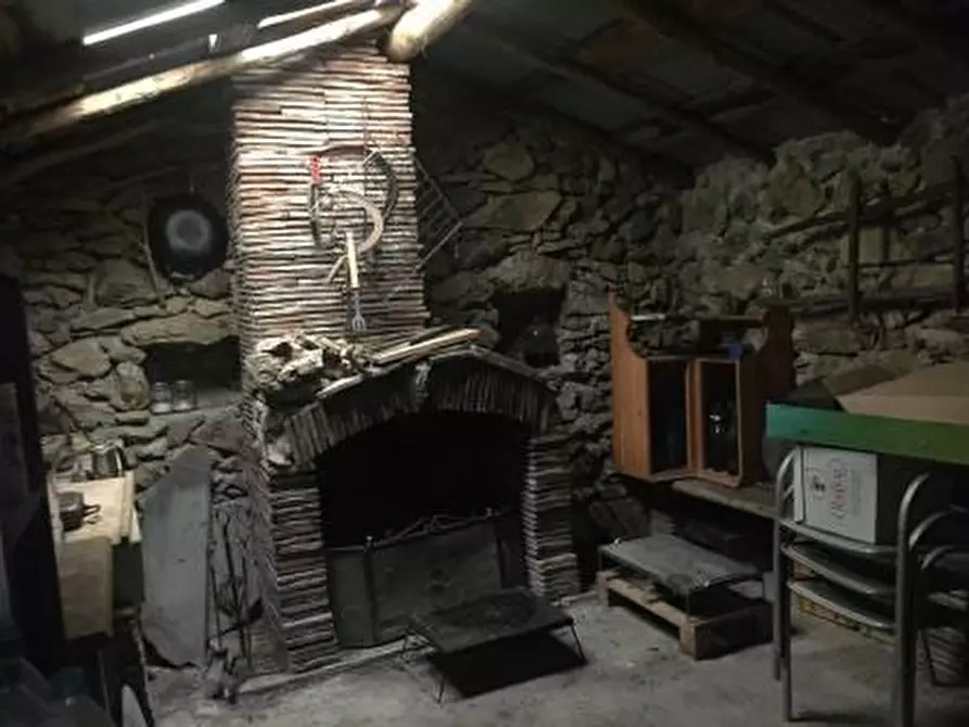 Immagine 2 di Magazzino in vendita  a Pontinvrea