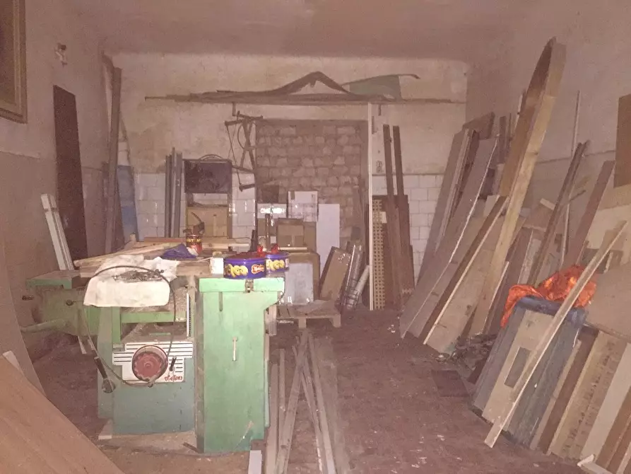 Immagine 12 di Magazzino in vendita  a Genova