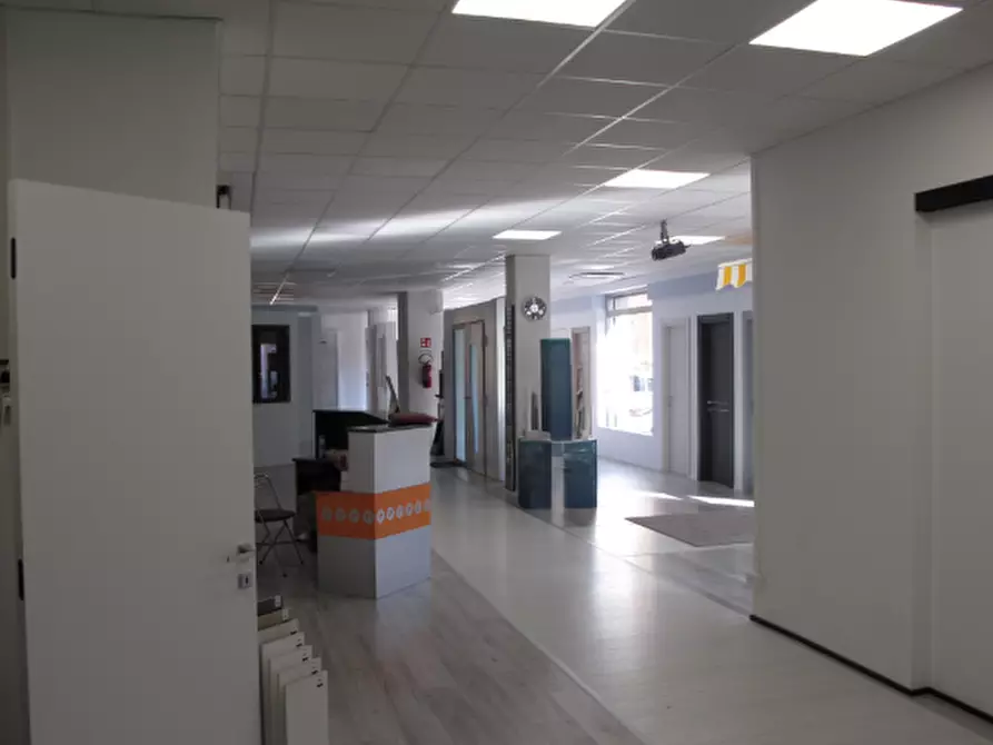 Immagine 5 di Locale commerciale in vendita  in Via Privata Don Mario Bordo 9 a Serra Riccò