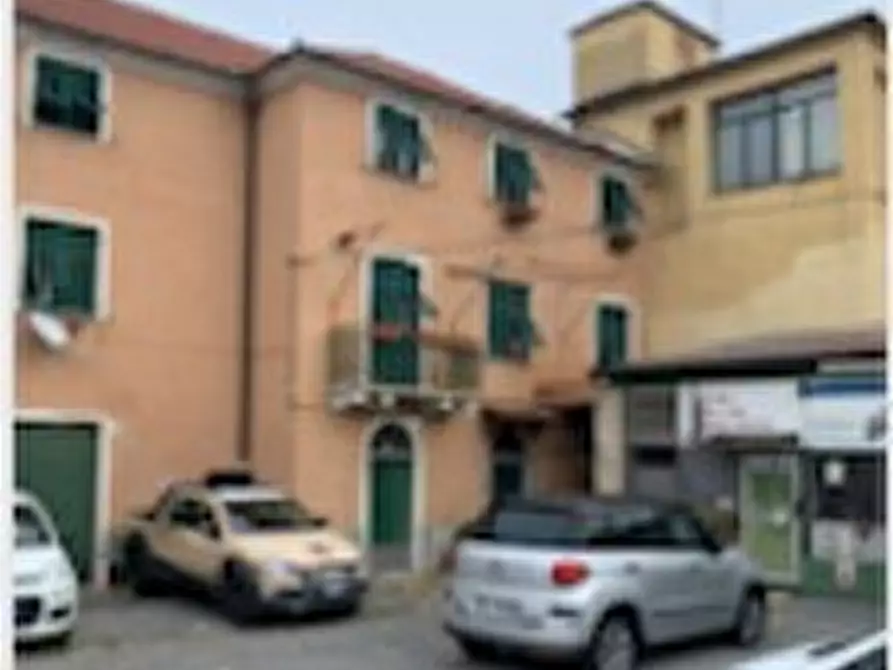 Immagine 5 di Pentalocale in vendita  in Via Trasta 1 a Genova