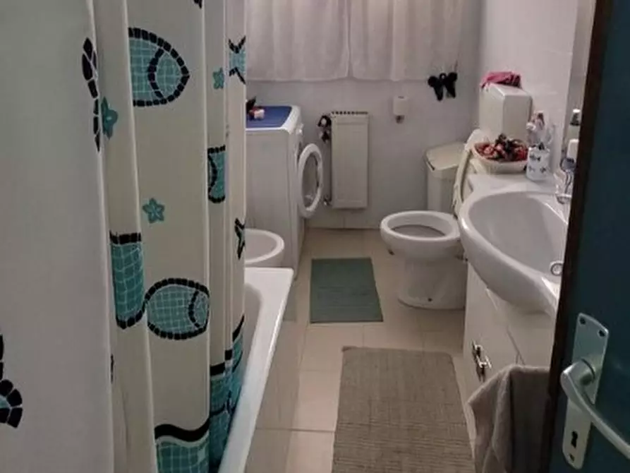 Immagine 4 di Pentalocale in vendita  in Via Ugo Foscolo 128/4 a La Spezia