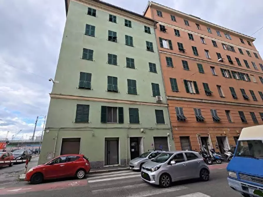 Immagine 1 di Pentalocale in vendita  in Via Sampierdarena 18 a Genova