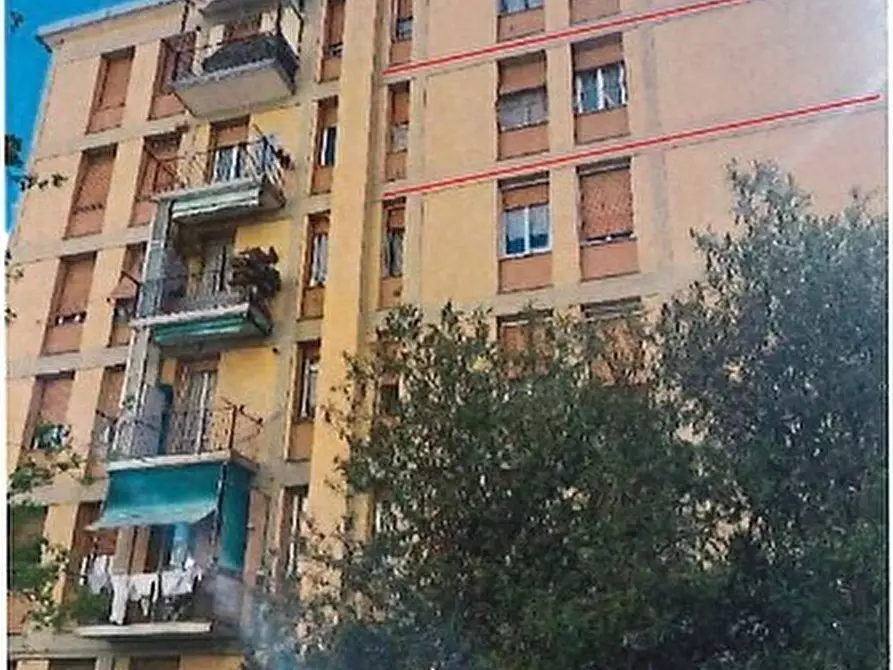 Immagine 1 di Pentalocale in vendita  in Via Fratelli Meldi 18 a Genova