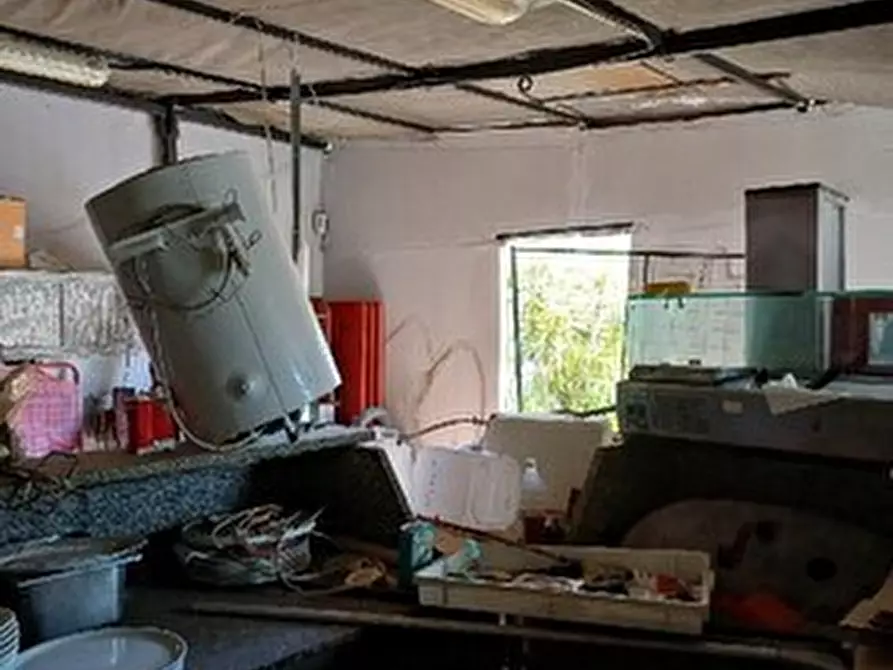 Immagine 7 di Locale commerciale in vendita  in Via Chiaravagna 35 a Genova