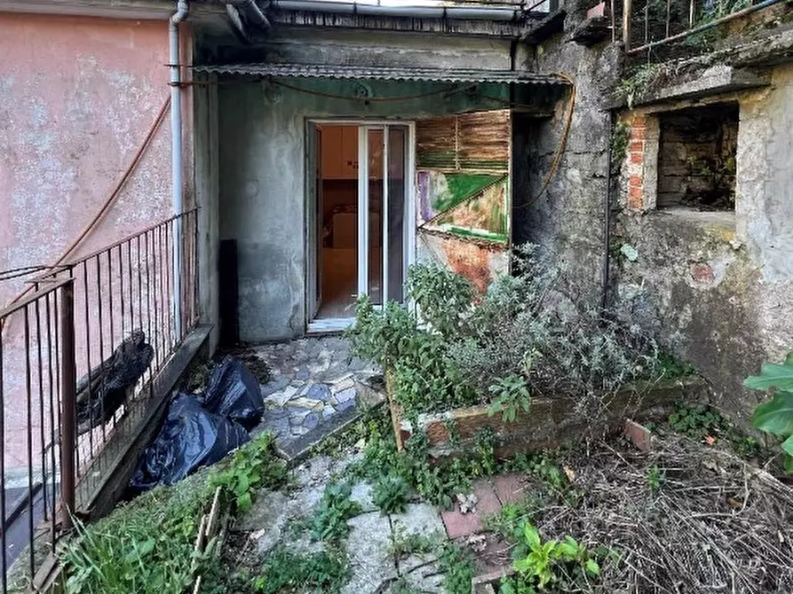 Immagine 7 di Pentalocale in vendita  in Via San Carlo di Cese 36H a Genova