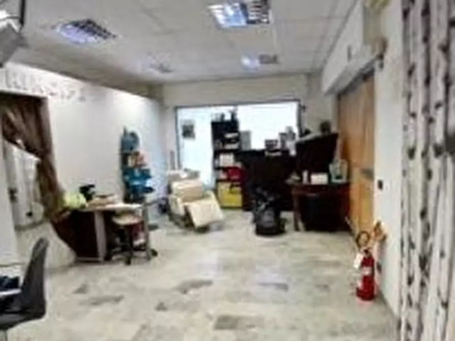 Immagine 4 di Locale commerciale in vendita  in Via delle Trincee 28 a Savona