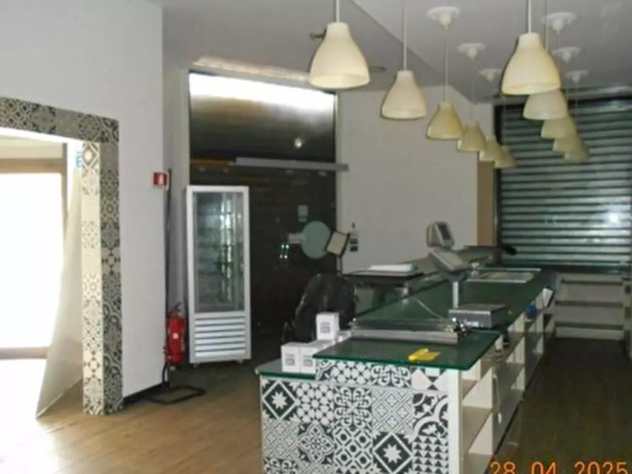 Immagine 4 di Locale commerciale in vendita  in Via Borgoratti 26 R a Genova