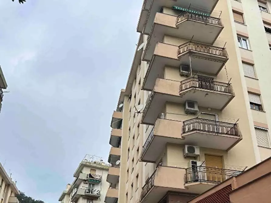 Immagine 1 di Pentalocale in vendita  in Via Laviosa 37 a Genova