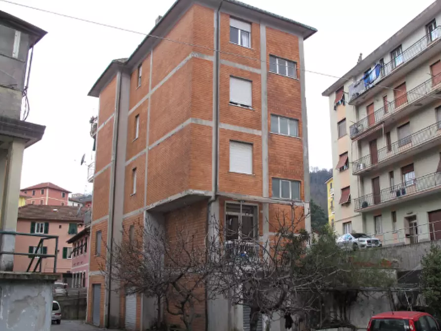 Immagine 1 di Locale commerciale in vendita  in Via Alessandro Magnasco 1 a Serra Riccò