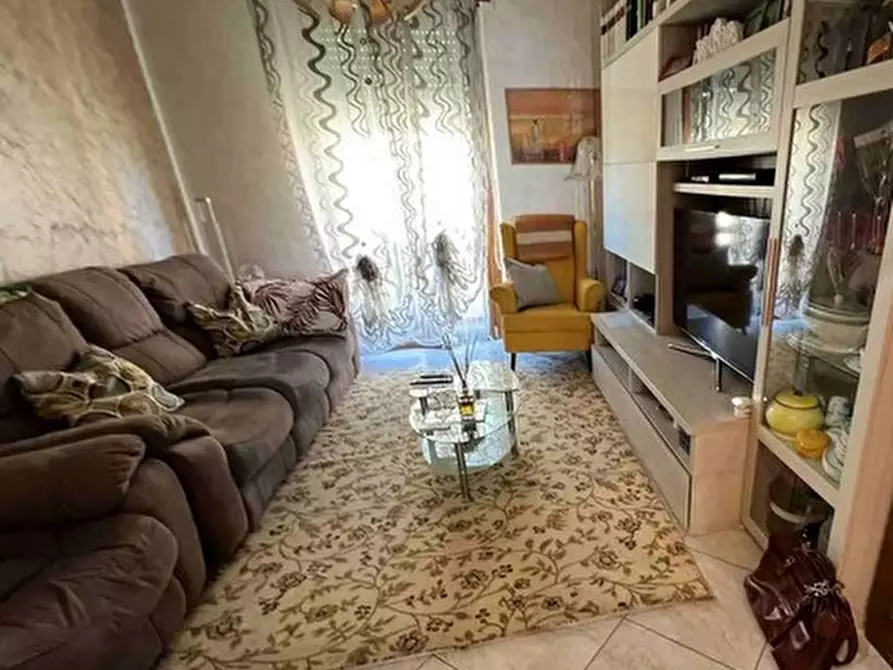 Immagine 3 di Pentalocale in vendita  in Via Bonzo 12 a Torino