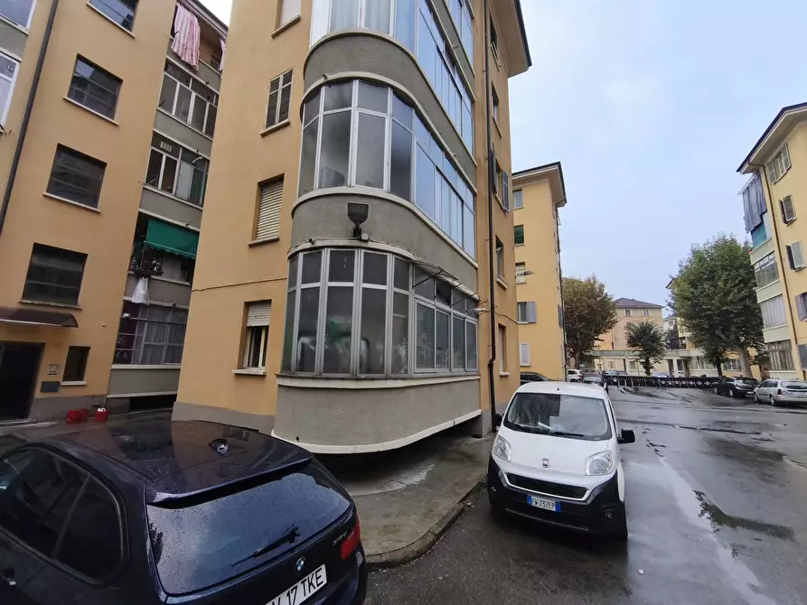 Immagine 3 di Pentalocale in vendita  in Via Giacomo Dina 52 a Torino