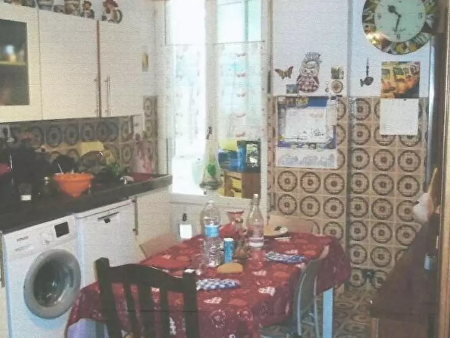 Immagine 5 di Pentalocale in vendita  in Via IV Novembre 5 a Savona