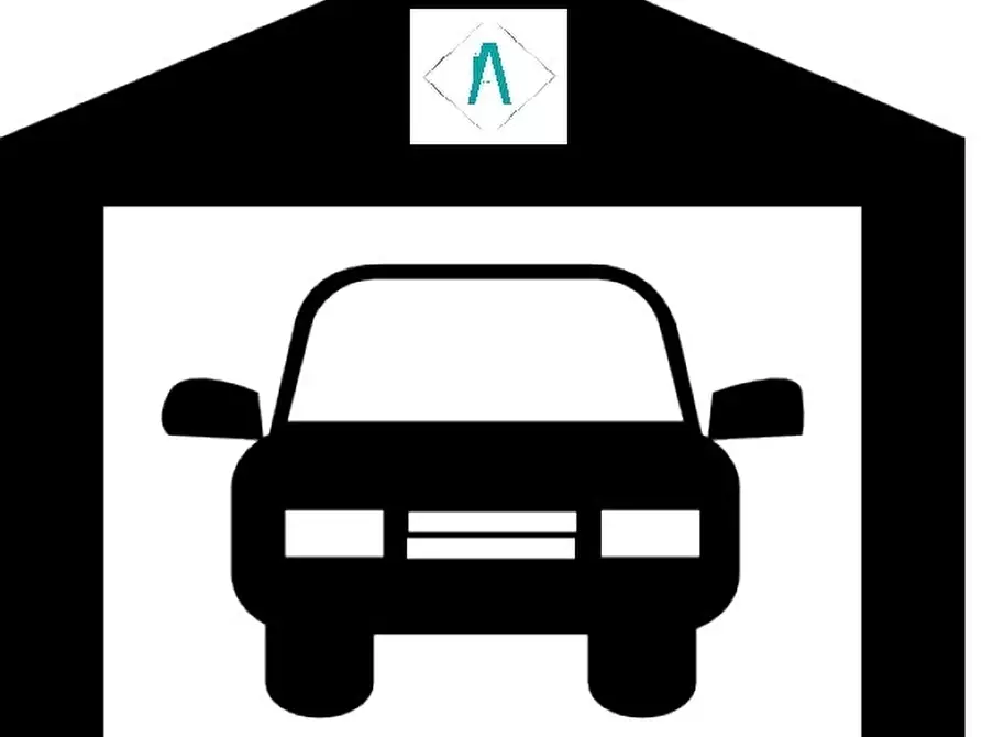 Immagine 3 di Garage in vendita  in Via Sant'Erasmo snc a Taggia