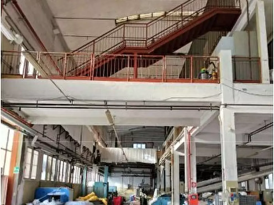 Immagine 3 di Attività artigianale in vendita  in Via Piave 33 a Vado Ligure