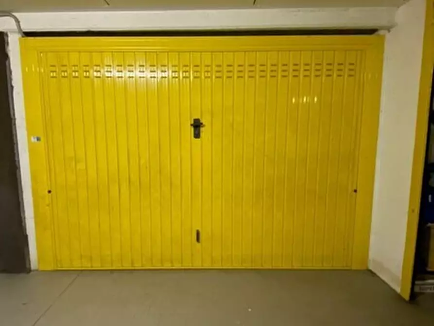 Immagine 4 di Garage in vendita  in Lungotorrente Verde 10 R a Genova