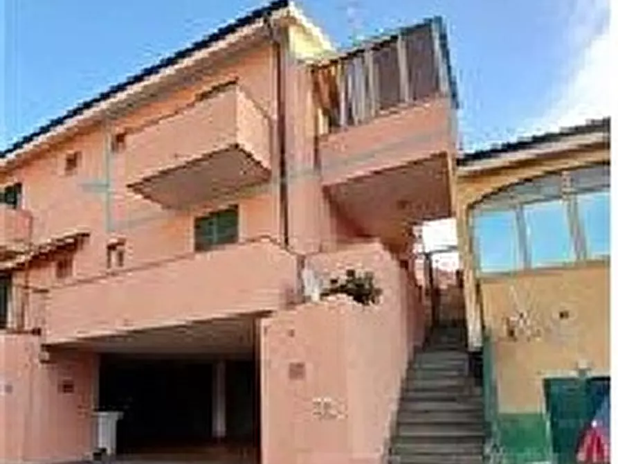 Immagine 1 di Trilocale in vendita  in Via dei Prati 14 a Toirano