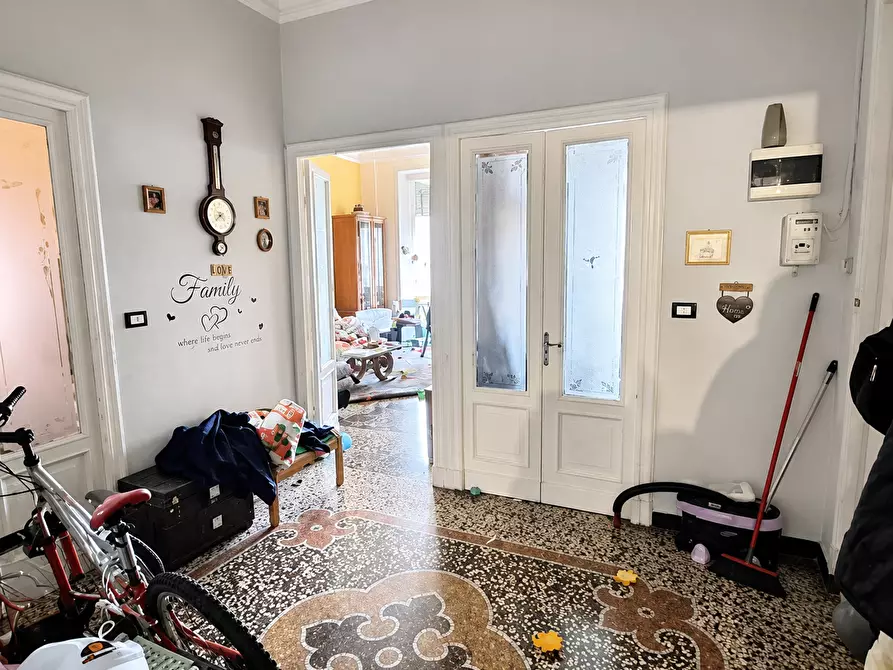 Immagine 2 di Pentalocale in vendita  in Via Giacomo Buranello 14/15 a Genova
